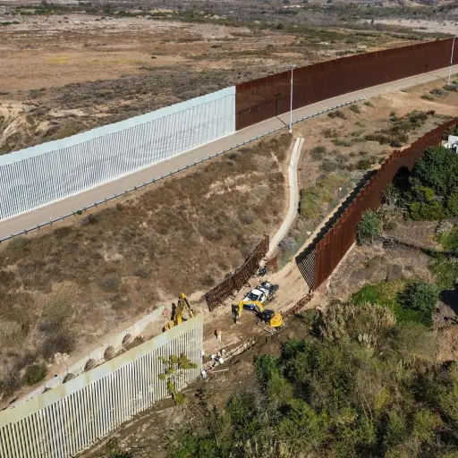 Trump retoma reconstrucción del muro fronterizo con México ,EFE