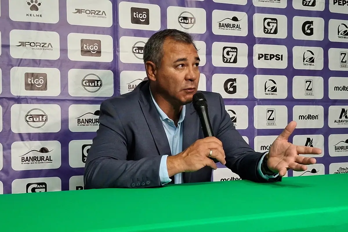 Mauricio Tapia, técnico de Antigua GFC - Alex Meoño