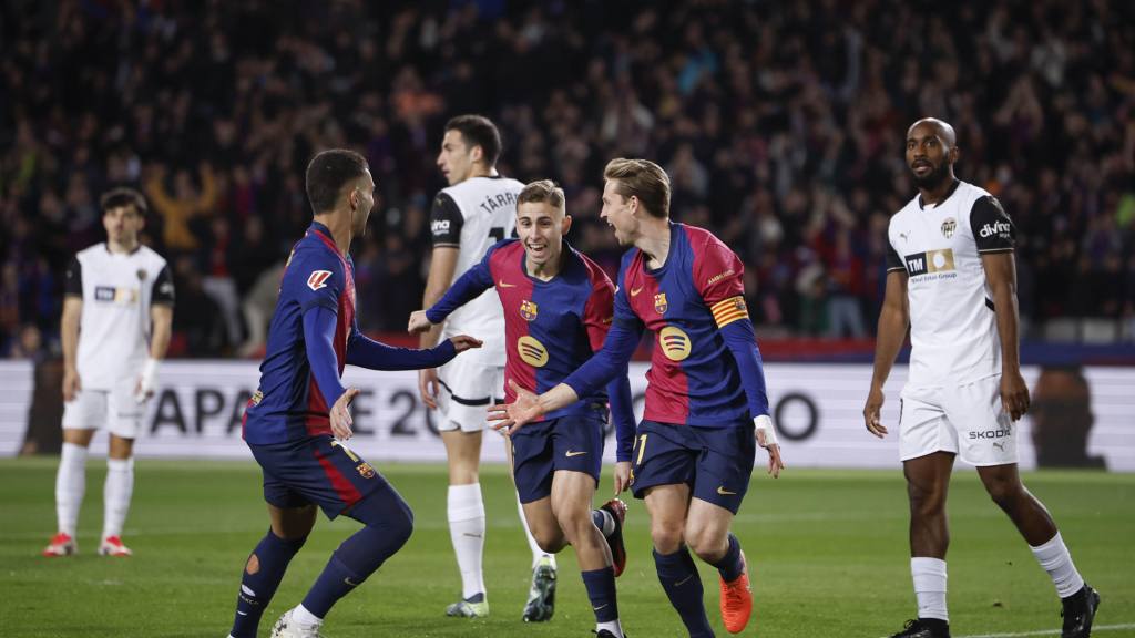 Celebración del Barcelona ante el Valencia | EFE