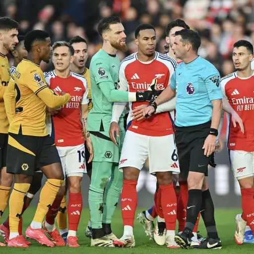 Michael Oliver, reconocido árbitro inglés, ha recibido amenazas de muerte tras el partido entre Wolverhampton y Arsenal, que terminó con triunfo de los 