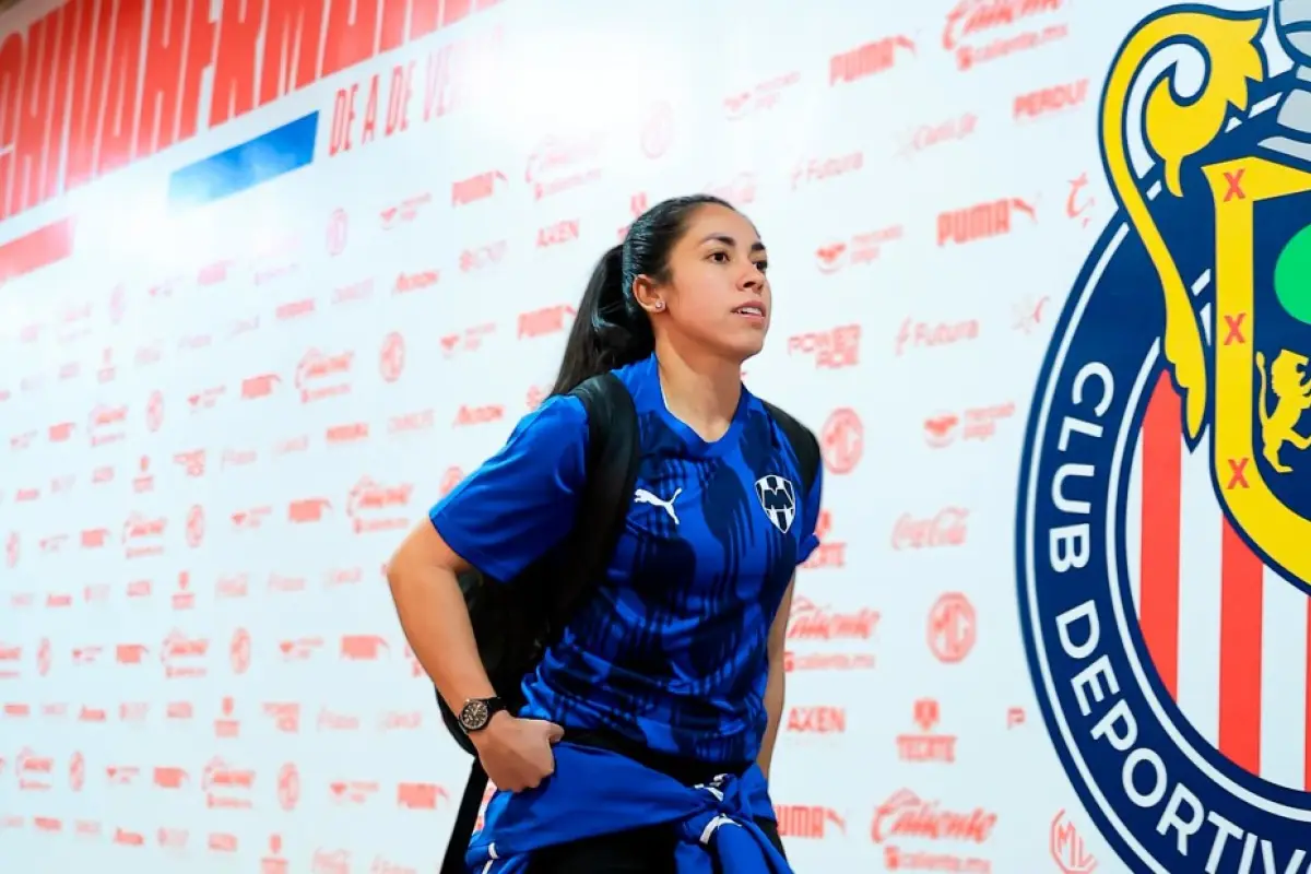 Ana Lucía Martínez en el  estadio Akron 