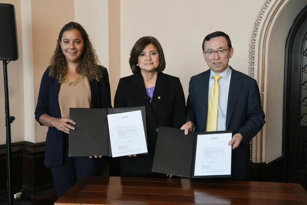 La presidenta en funciones Karin Herrera, junto a OIM, con el apoyo de la República de Corea lanzaron el proyecto para mejorar los servicios de reintegración para retornados guatemaltecos., Foto X