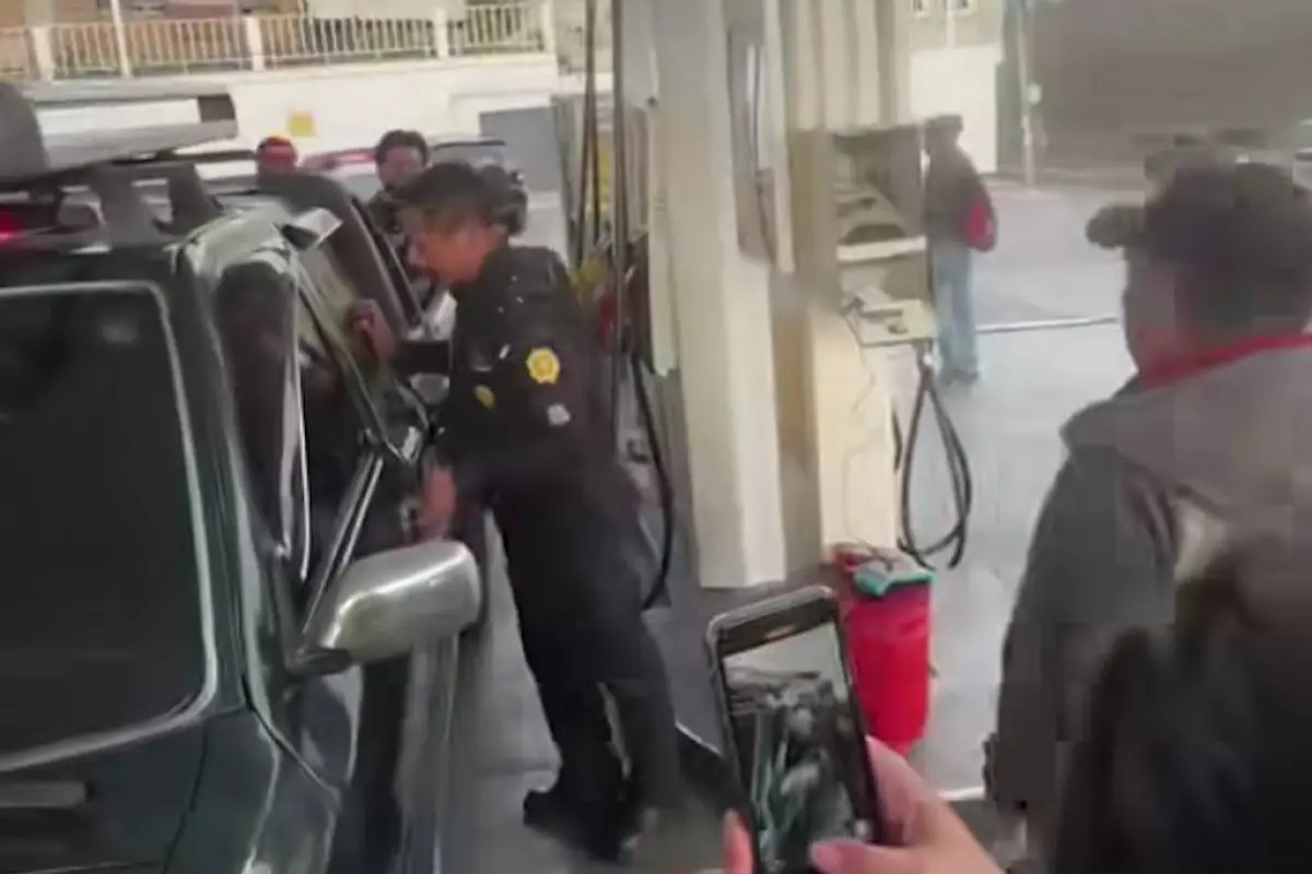 PNC consigna a dos agentes tras escandaloso incidente,, Captura de pantalla video X.