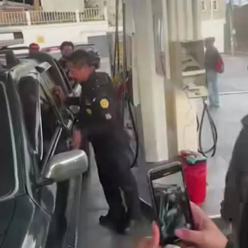 PNC consigna a dos agentes tras escandaloso incidente, ,Captura de pantalla video X.