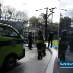 Según los bomberos, esta persona cayó desde el nivel 12. ,Bomberos Municipales