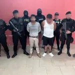 La PNC compartió la foto de los dos hombres capturados en el operativo de liberación. ,PNC de Guatemala.