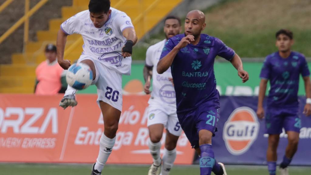 Partido entre Comunicaciones y Antigua GFC | Alex Meoño