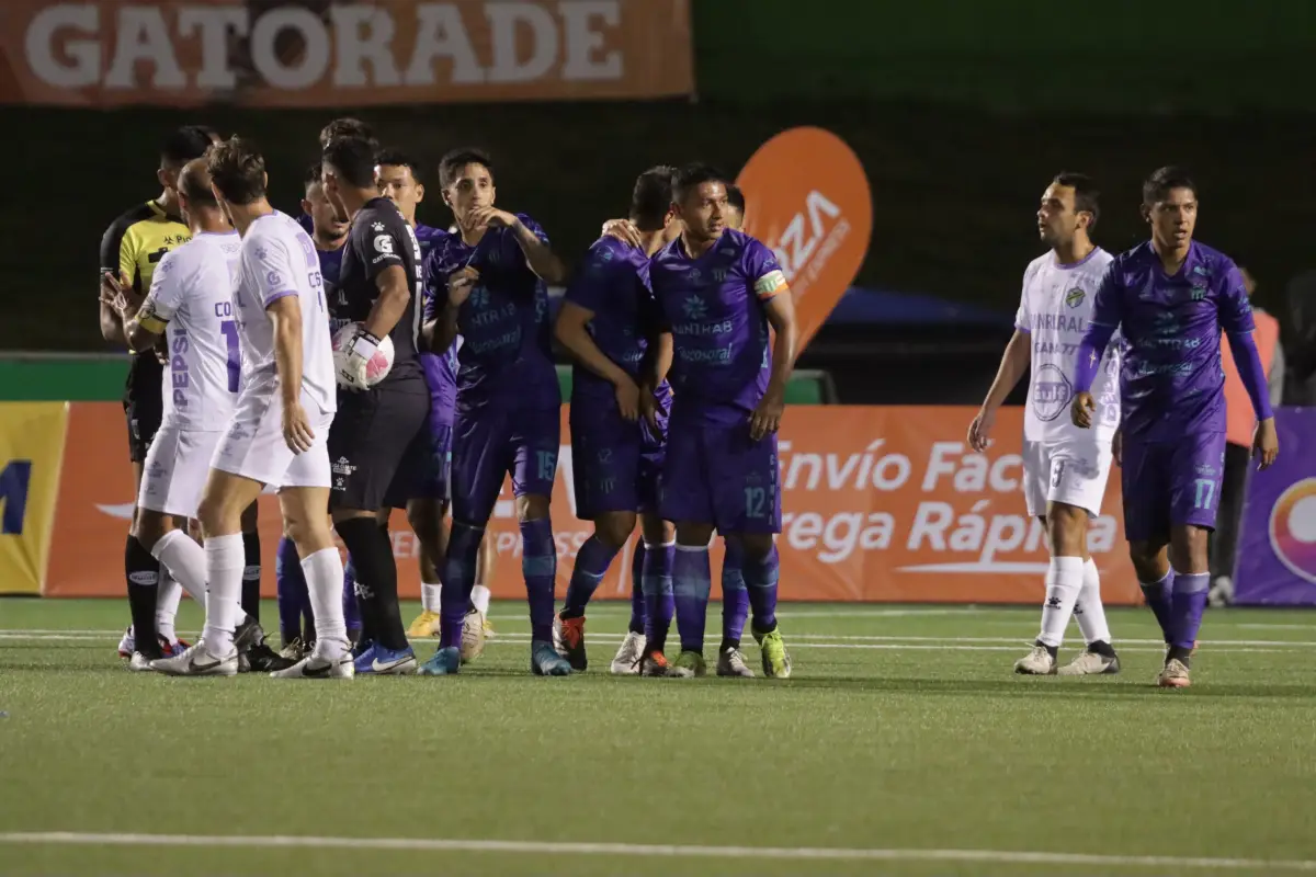 Partido entre Comunicaciones FC y Antigua GFC - Alex Meoño