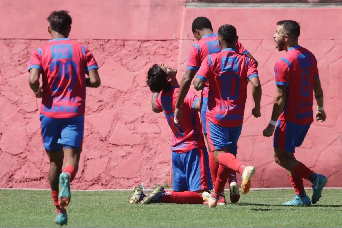 Celebración de Santiago Gómez ante Achuapa - Alex Meoño