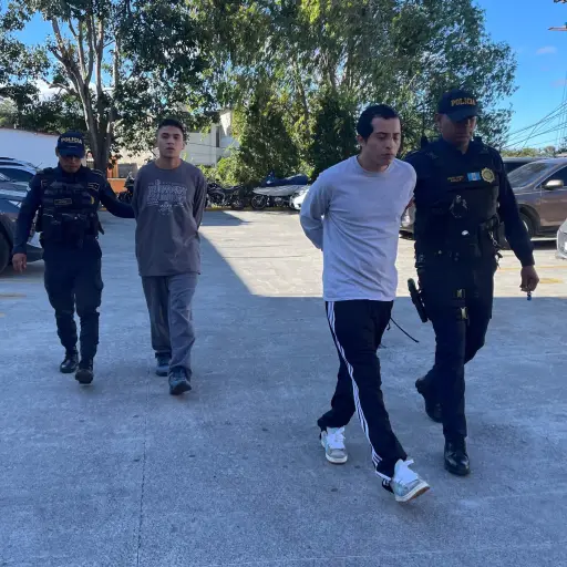 Dos presuntos pandilleros fueron detenidos por la PNC. ,Foto PNC