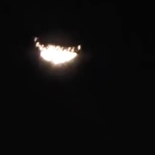 ChatGPT  Video grabado en Guatemala muestra extraño objeto luminoso en el cielo. ,Captura de pantalla video TikTok.