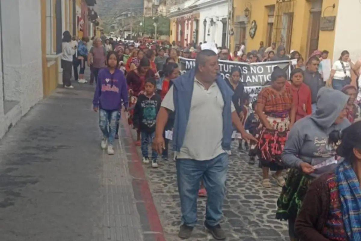 Los manifestantes se pronuncian contra del Plan de Movilidad y Parqueos, Juan Carlos Chanta/EU