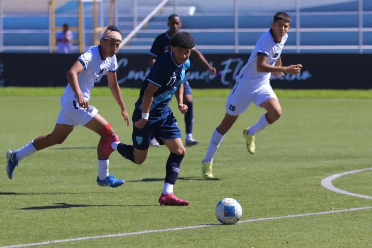 El Salvador ante Guatemala en amistoso Sub-17. 