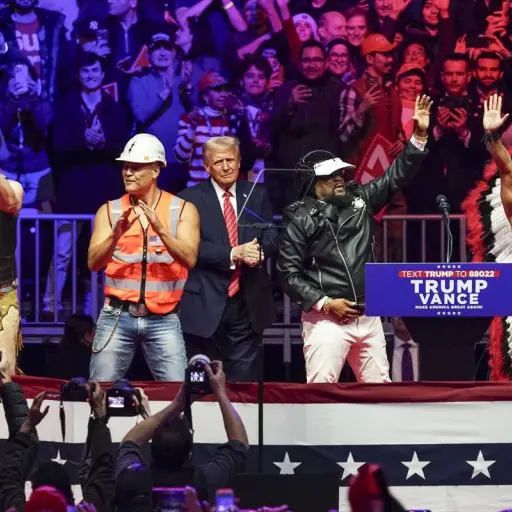 Donald Trump baila al ritmo de 