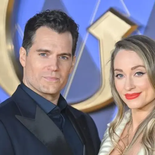 Henry Cavill ya es papá y lo captan paseando con su bebé ,Instagram