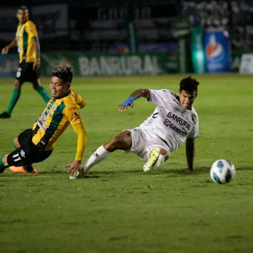 Partido entre Comunicaciones y Guastatoya en la final del Apertura 2023 - Comunicaciones FC