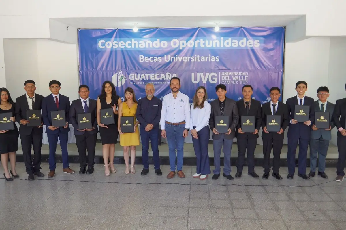 Becas Universitarias otorgadas por Guatecaá , Cortesía