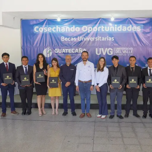 Becas Universitarias otorgadas por Guatecaá  ,Cortesía