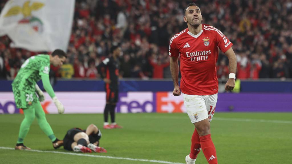 Celebración de Vangelis Pavlidis, del Benfica, ante el FC Baracelona | EFE