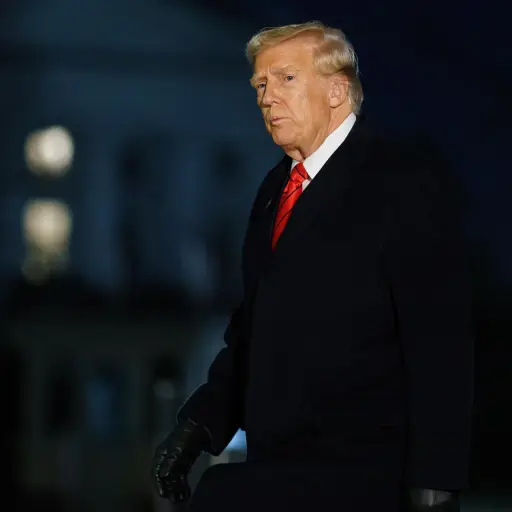 Donald Trump aborda el Air Force One ,EFE