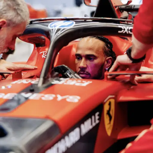 Hamilton sufrió un accidente con el SF-23 durante su segunda jornada de pruebas con Ferrari en Barcelona. - Ferrari