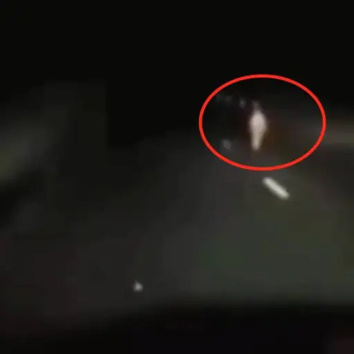 Captan a supuesto niño fantasma en la carretera de Chihuahua. ,Captura de pantalla video X.
