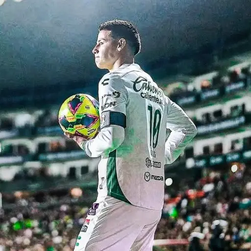 James Rodríguez ante 