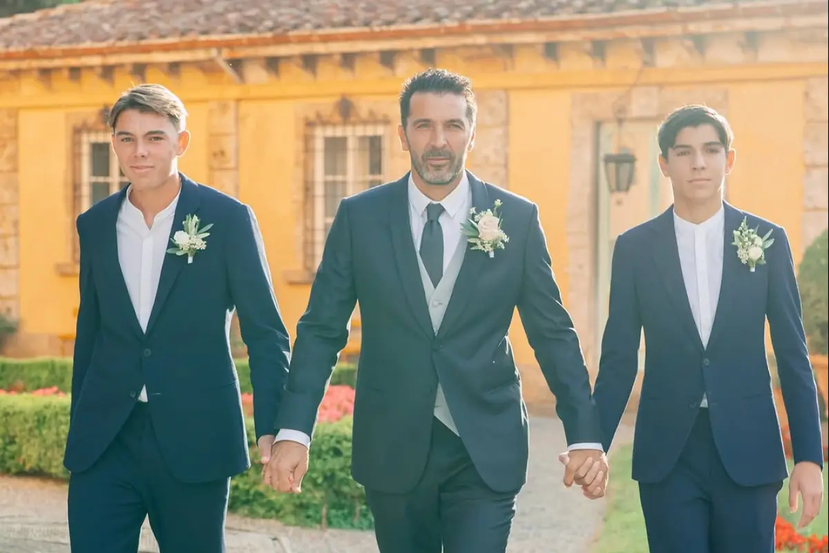 Gianluigi Buffon junto a sus dos hijos el día de su casamiento - instagram @gianluigibuffon