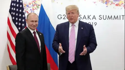 Vladimir Putin y Donald Trump durante una reunión en Osaka, Japón, en 2019. ,EFE.