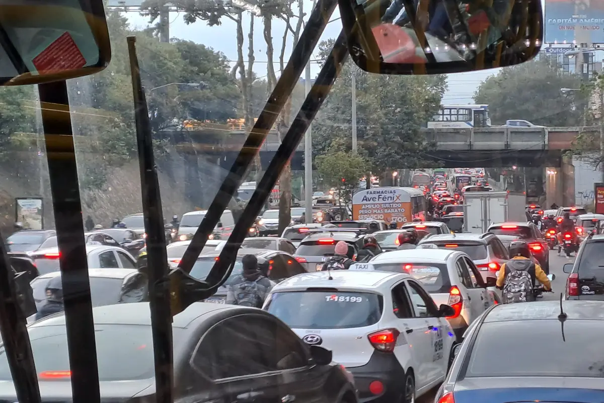 Carga vehicular observada en horas de la mañana del viernes 14 de febrero en la avenida La Castellana., Omar Solís/Emisoras Unidas