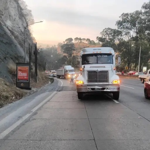 Los vehículos quedaron varados en el sentido hacia la Ciudad de Guatemala.Los vehículos quedaron varados en el sentido hacia la Ciudad de Guatemala. ,PMT de Villa Nueva.