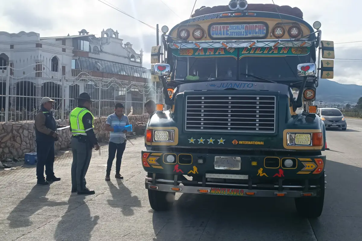 Diferentes instituciones realizan acciones de prevención para evitar más accidentes fatales en el servicio colectivo., DGT