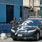 Vecinos pintan un carro en zona 7 como advertencia por mal estacionamiento ,Redes sociales.