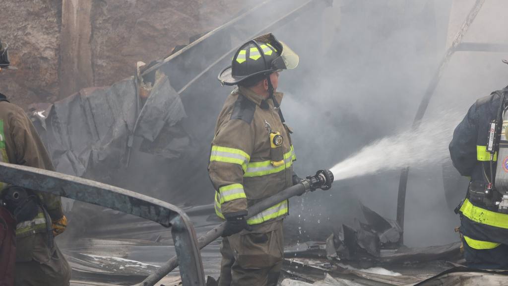 Más cuerpos de rescate se unieron a las tareas de combate del incendio estructural. | Bomberos Voluntarios.