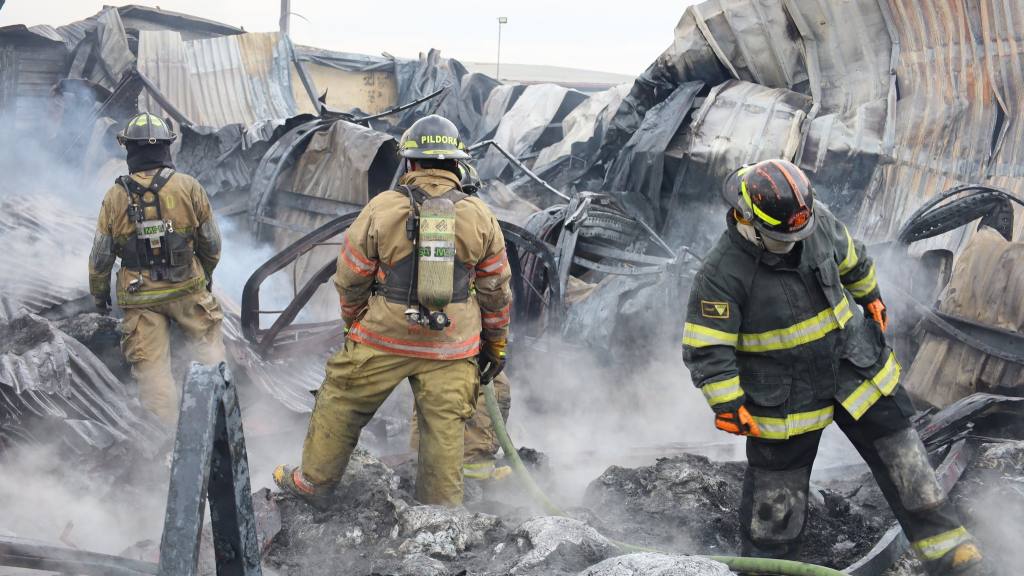 Más cuerpos de rescate se unieron a las tareas de combate del incendio estructural. | Bomberos Voluntarios.