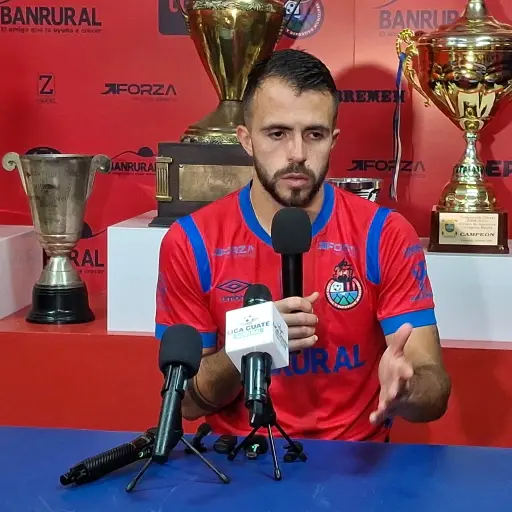 Rodrigo Saravia disputó su primer clásico con Municipal - Alex Meoño