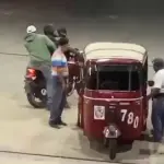 Delincuentes armados y con pasamontañas asaltando en gasolinera de Retalhuleu. ,Captura de pantalla video X.