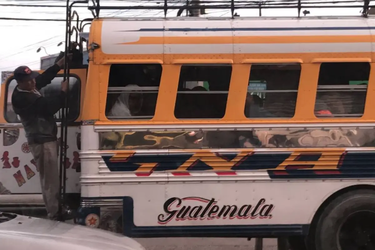 SOBRECARGA DE BUSES , Archivo /Emisoras Unidas