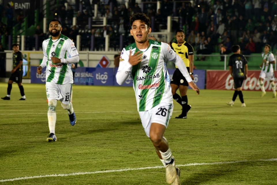 Celebración de Diego Fernández, jugador de Antigua GFC / Antigua GFC