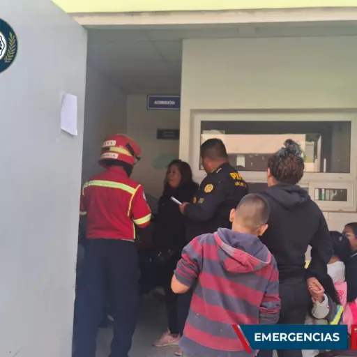 Bomberos trasladaron a un niño herido de bala al Hospital General San Juan de Dios.  ,Foto CBM