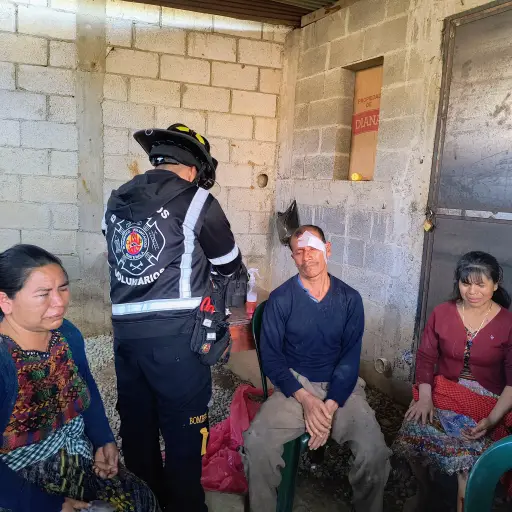 Más de 20 personas resultaron con golpes en diferentes regiones del cuerpo ,Foto Bomberos Voluntarios