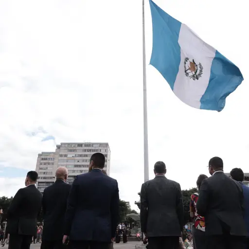 El presidente Bernardo Arévalo declaró este lunes 10 de febrero luto nacional tras el accidente de un autobús en la calzada La Paz. ,Foto SCSPR