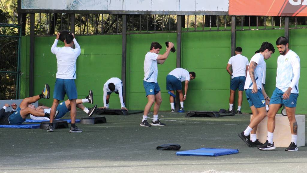 Entreno de Comunicaciones previo al Clásico 332 ante Municipal | Christoper Chang