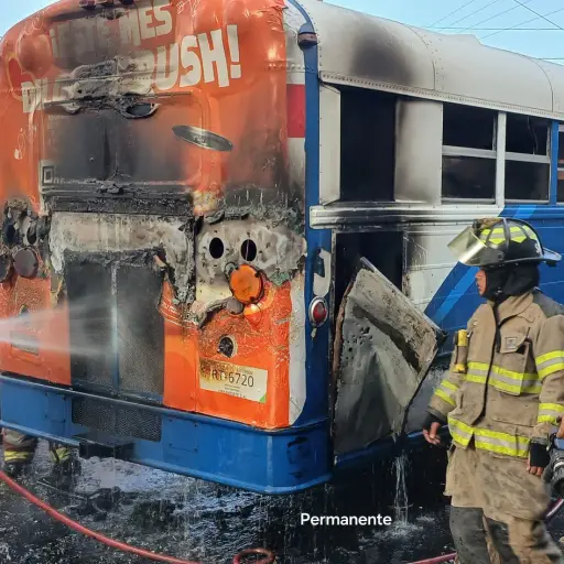 Bomberos controlaron el incendio. ,Foto CVB