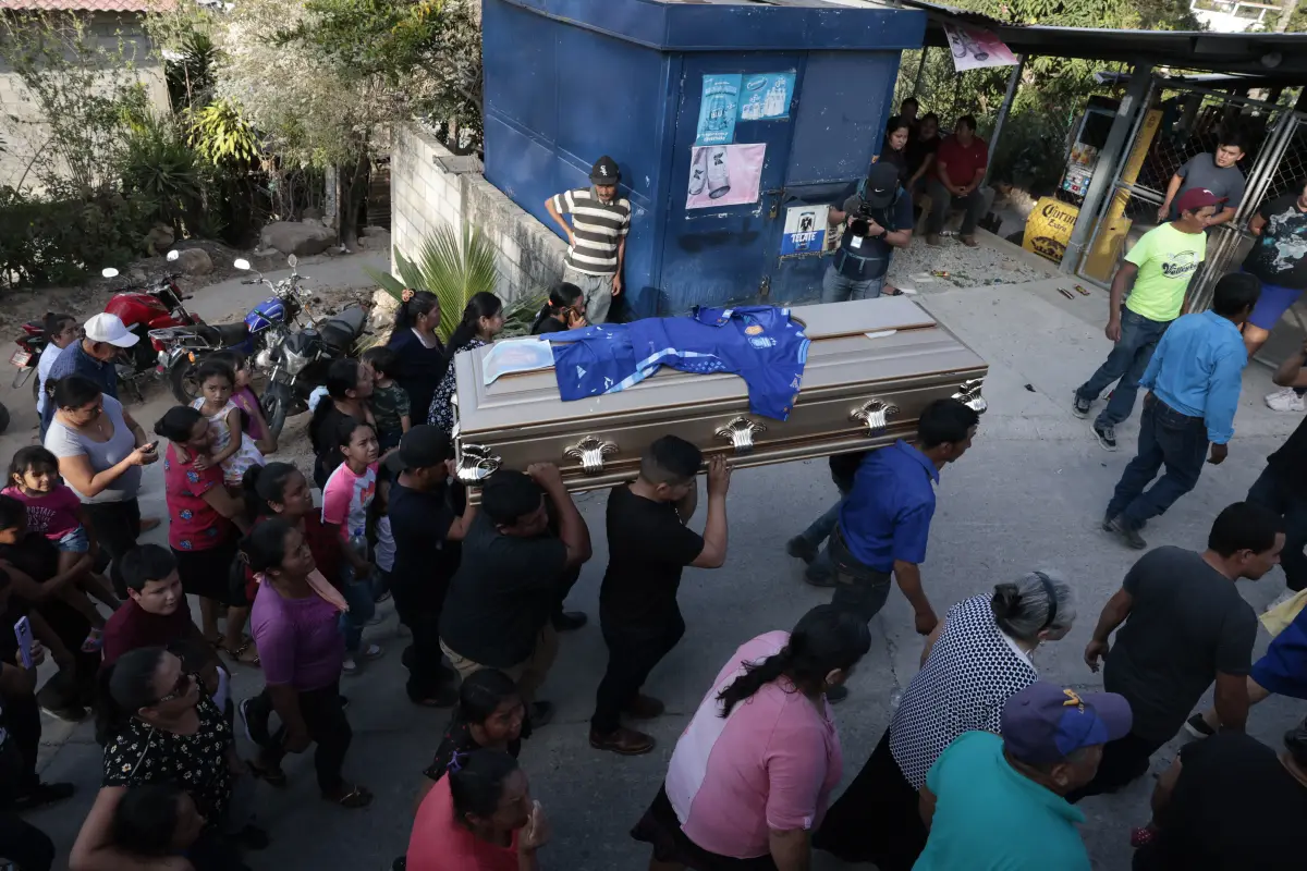 Inhumación en Los Ocotes., Foto EFE