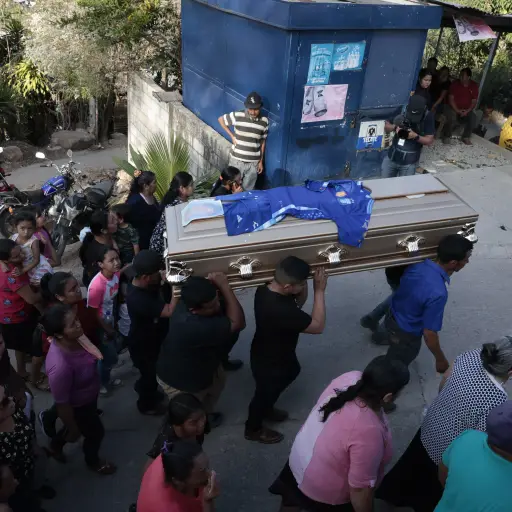 Inhumación en Los Ocotes. ,Foto EFE