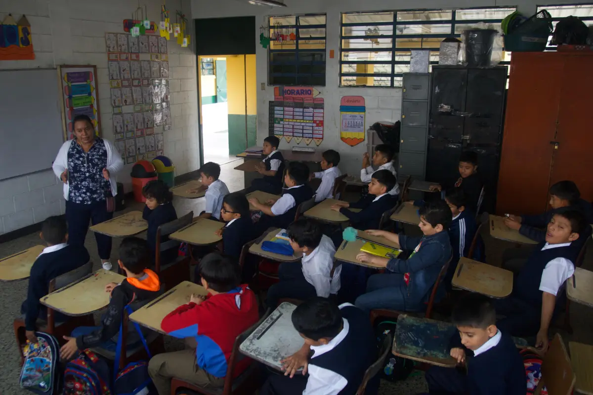 Estudiantes en el primer día de clases de 2025., Omar Solís/Emisoras Unidas