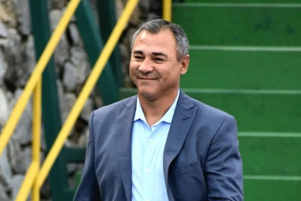 Mauricio Tapia, técnico de Antigua GFC - Antigua GFC