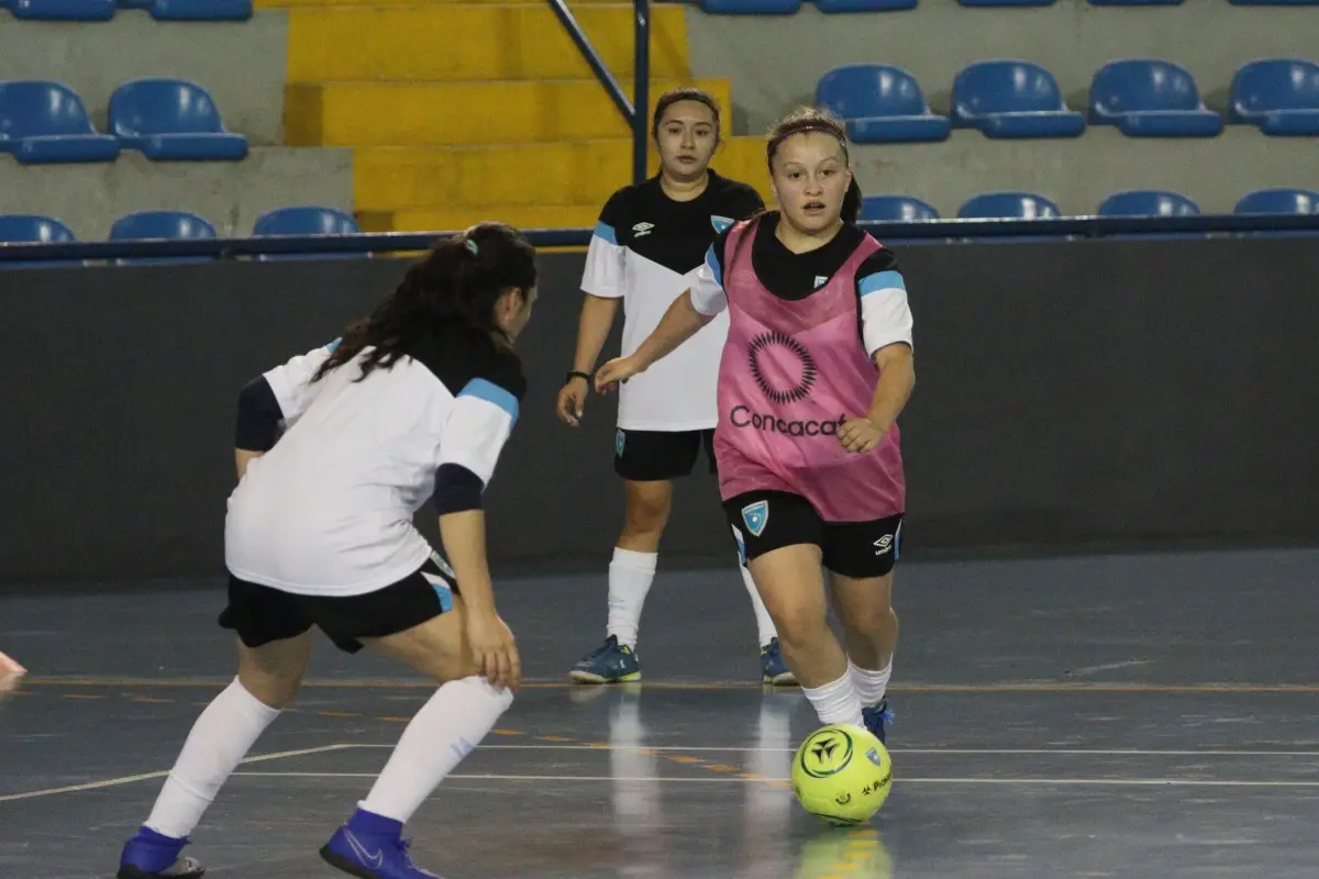 La Selección de  Guatemala femenina de futsal es dirigida por el nacional José Rafael González. 