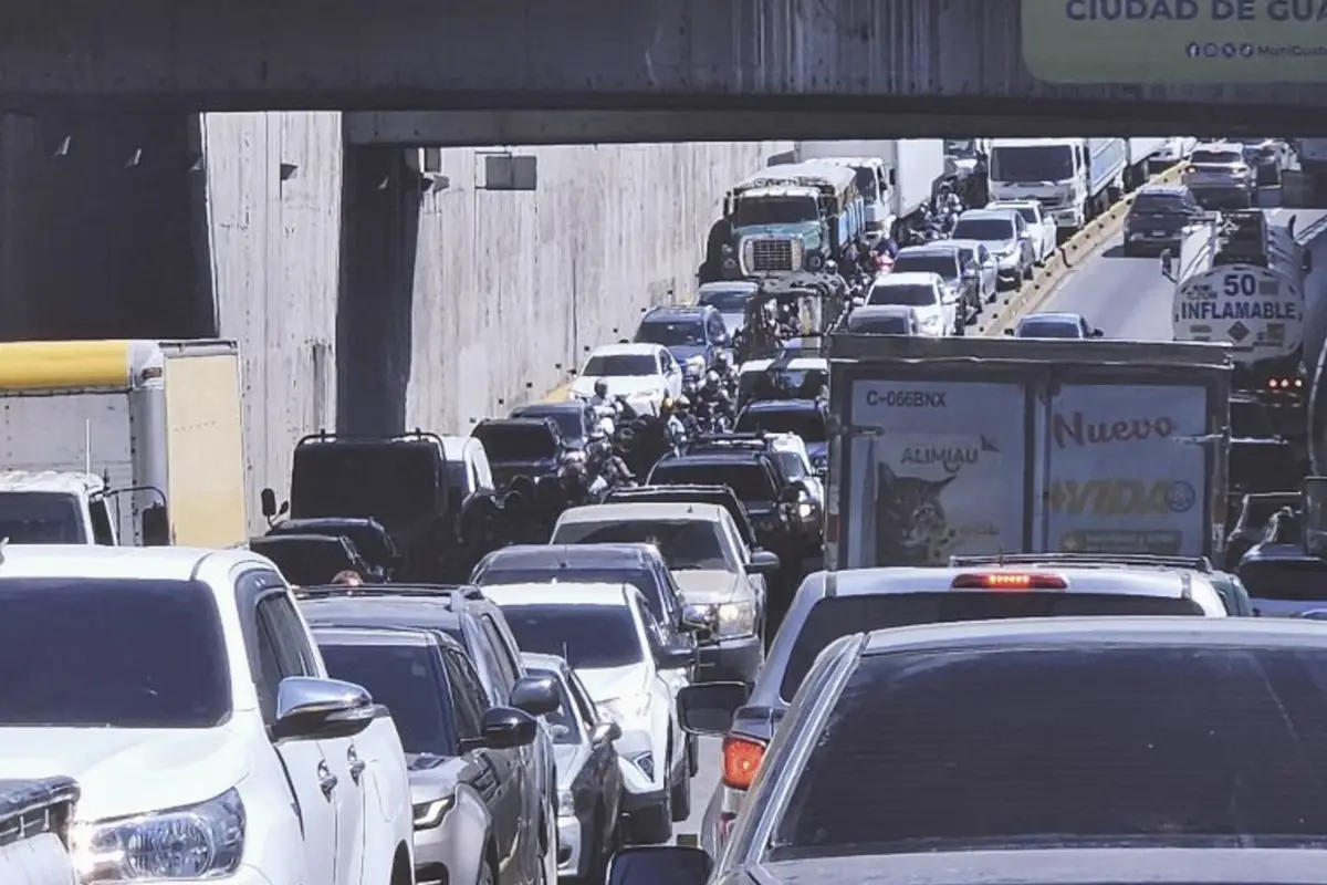 Varias vías principales de la ciudad se encuentran colapsadas. , Foto Marco Tulio Ipuerto